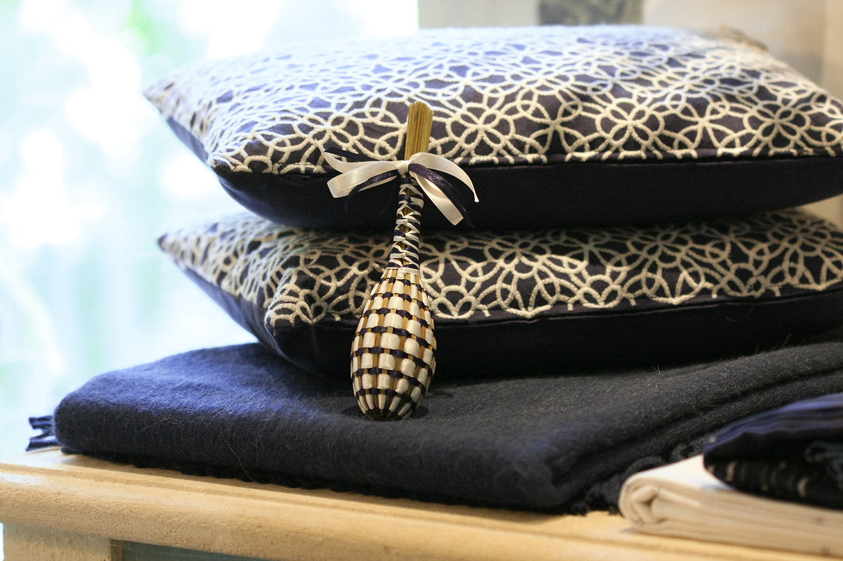 Fuseau de Lavande satin Écru & Bleu marine