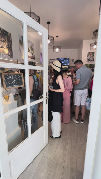 Boutique Lourmarin Juillet 2025 avec Philippe Franc qui présente les créations parfumées Franc 1884